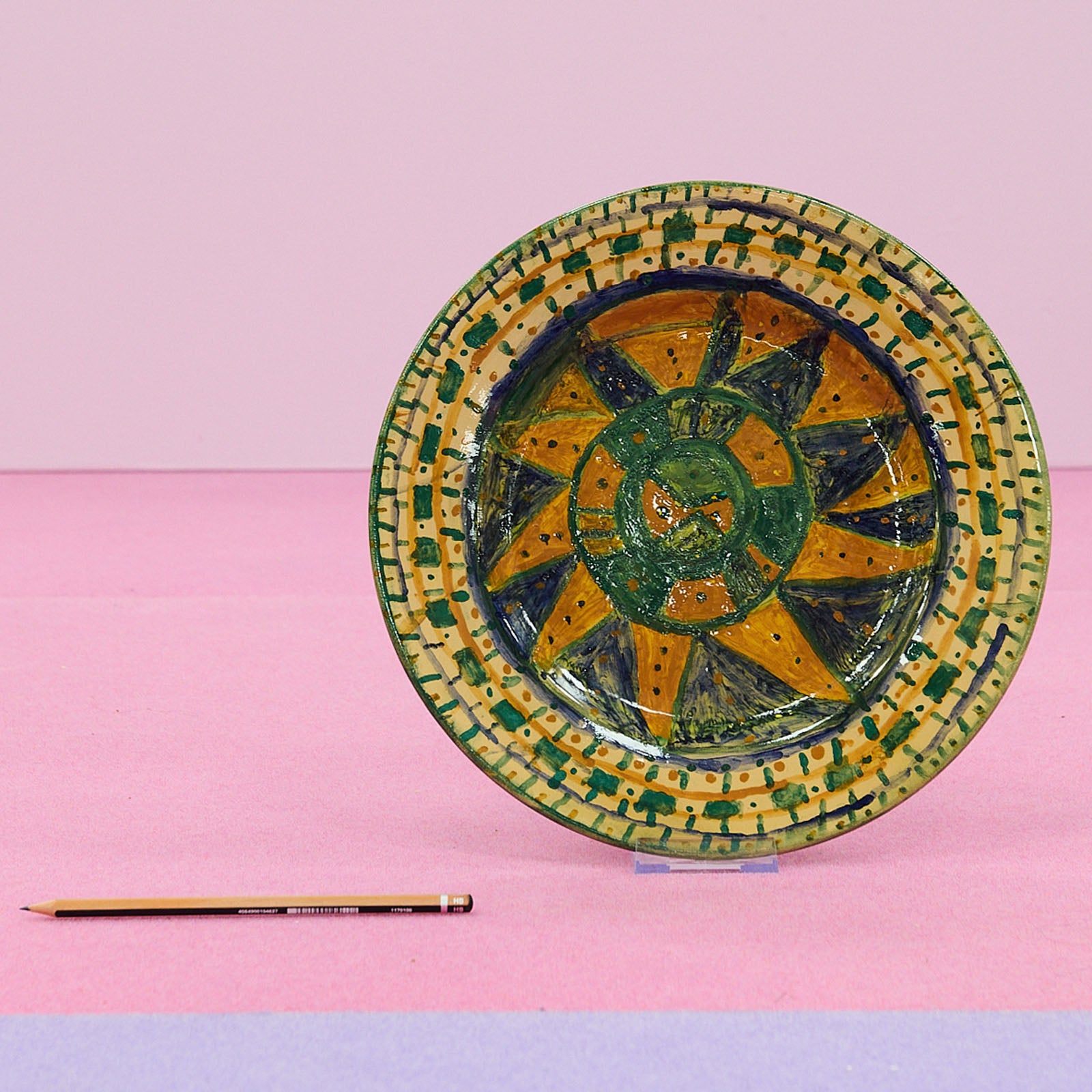 Crocifissa Nobile - Assiette à motif solaire et frise