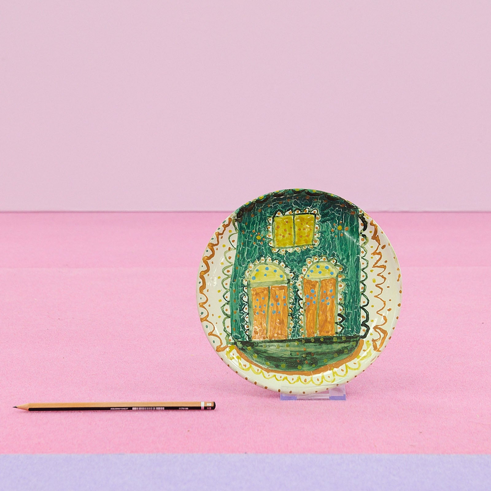 Crocifissa Nobile - Assiette à motif de façade de maison